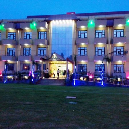 Отель Le Grand Regency Большая Нойда Экстерьер фото